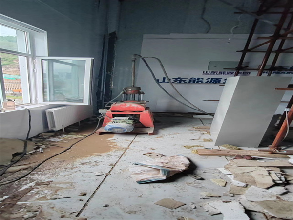 杂多地基基础下沉墙体裂缝加固注浆顶升施工